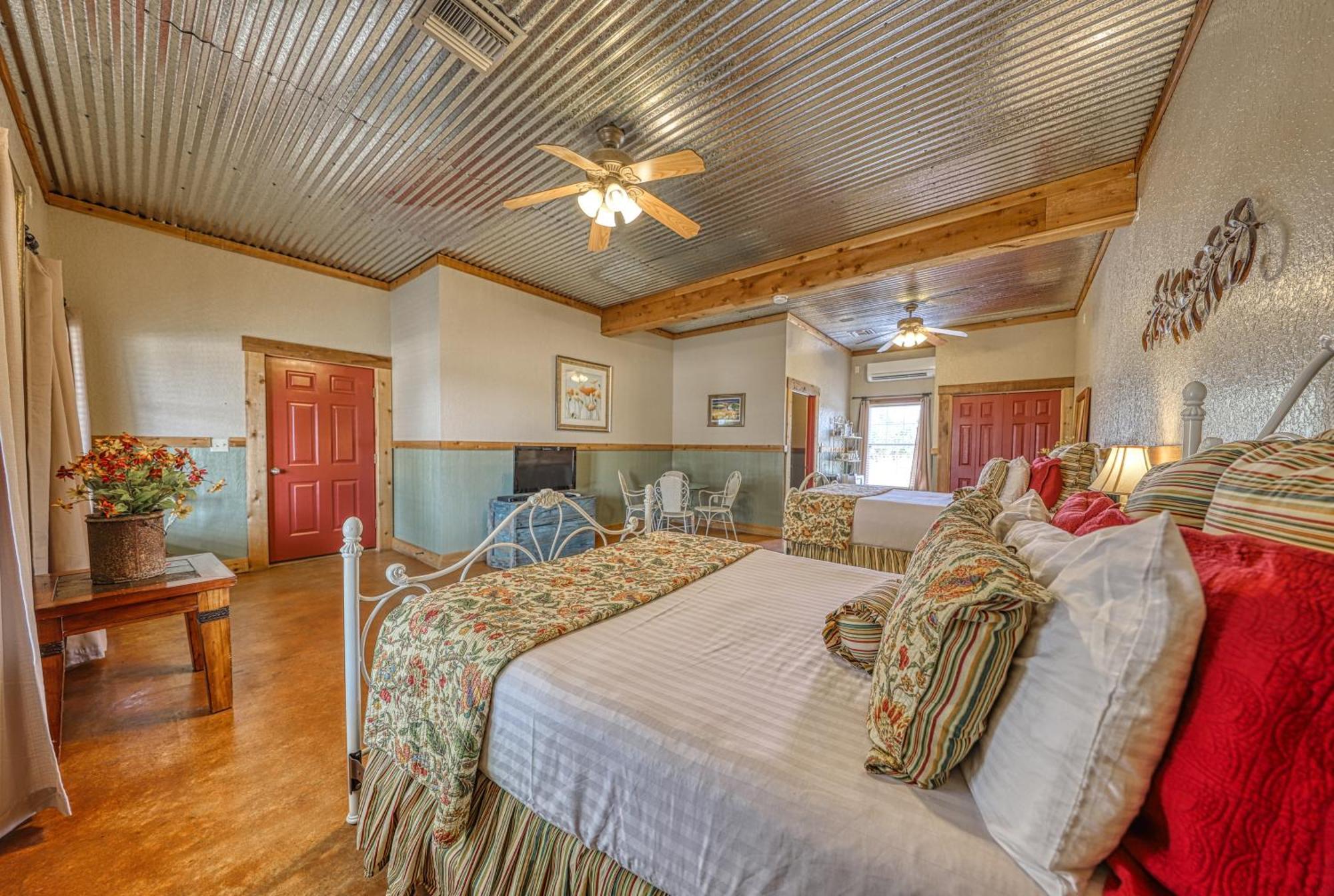 Historic Rocky Hill Apartment Fredericksburg Room photo