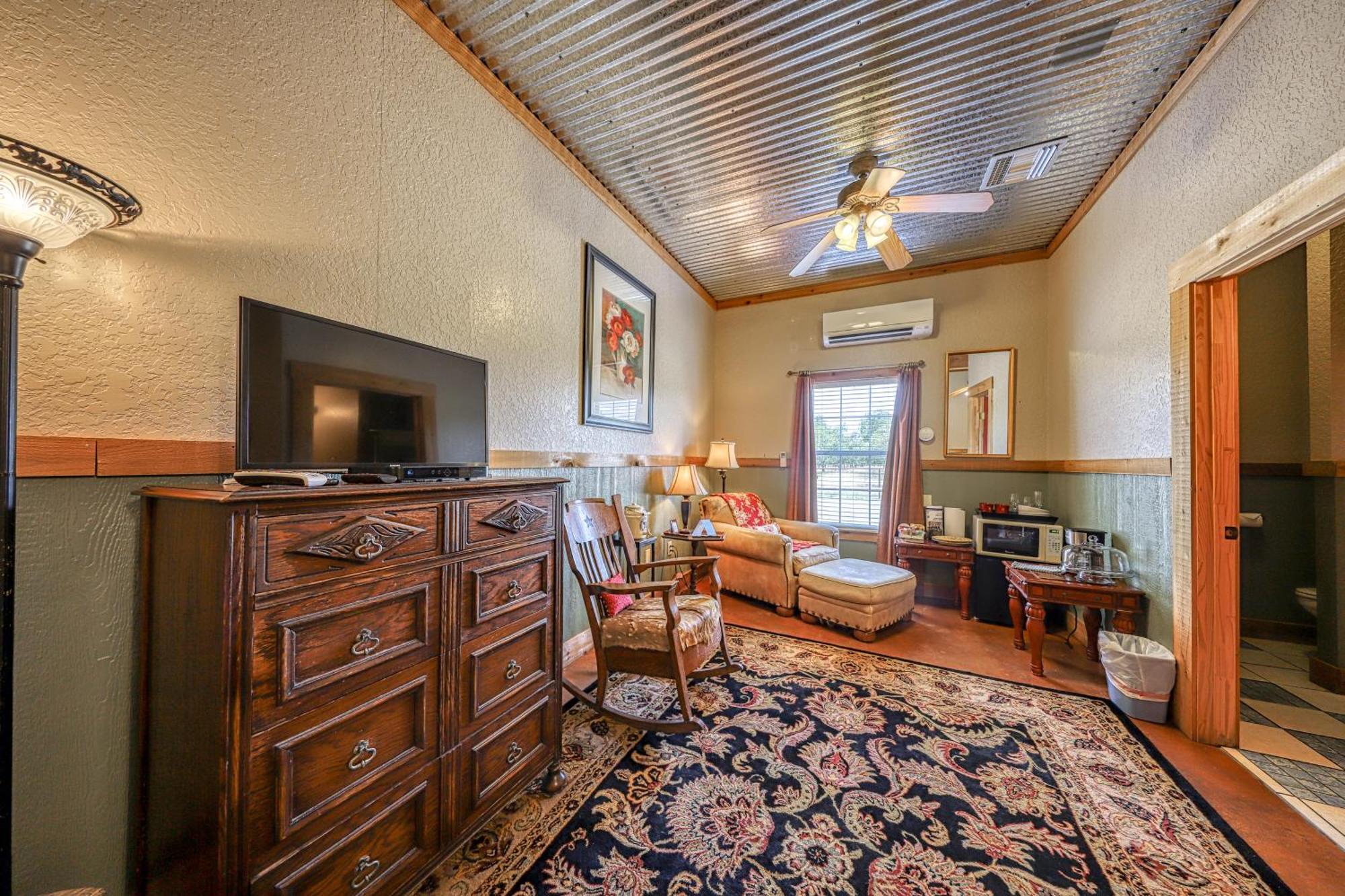 Historic Rocky Hill Apartment Fredericksburg Room photo