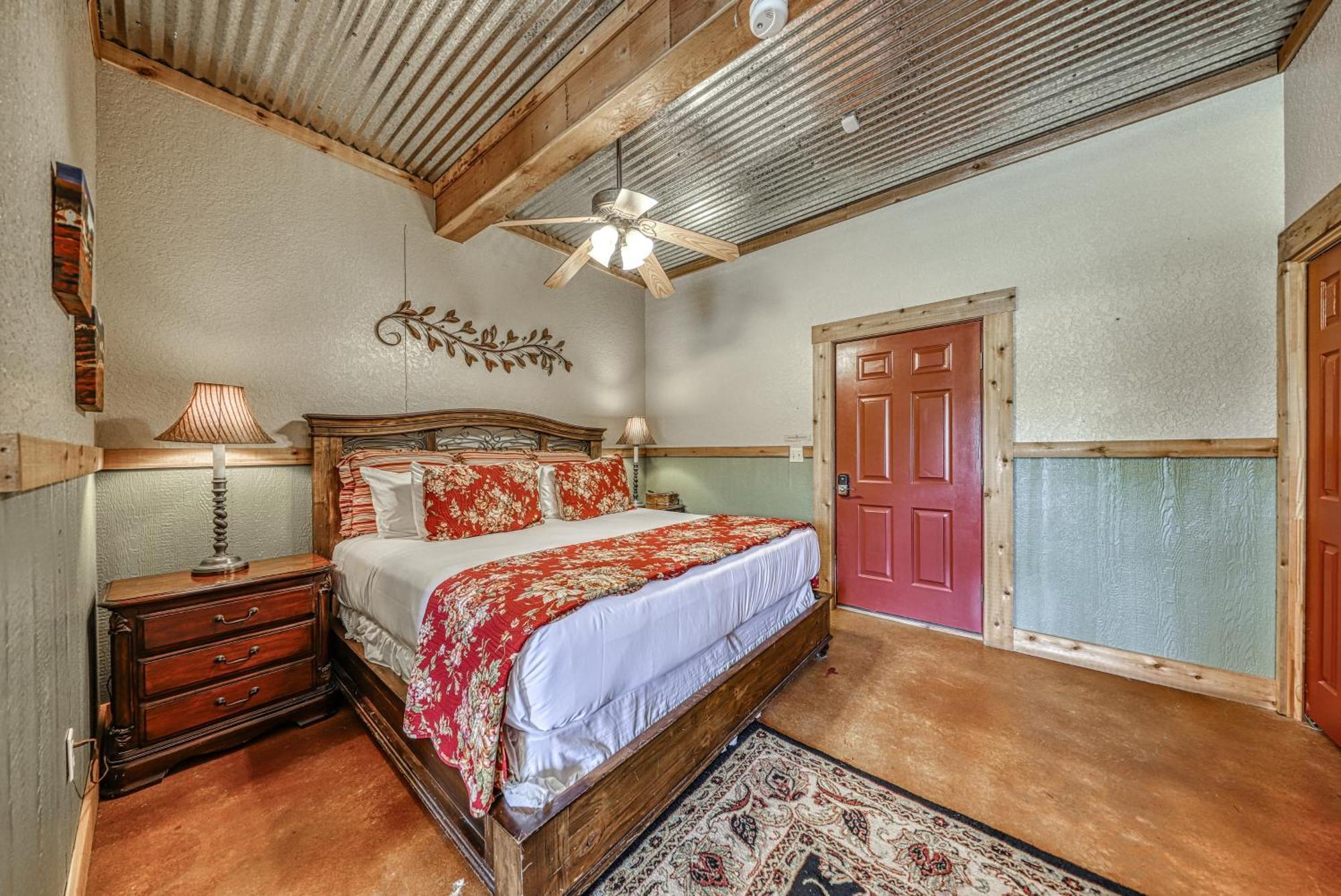 Historic Rocky Hill Apartment Fredericksburg Room photo