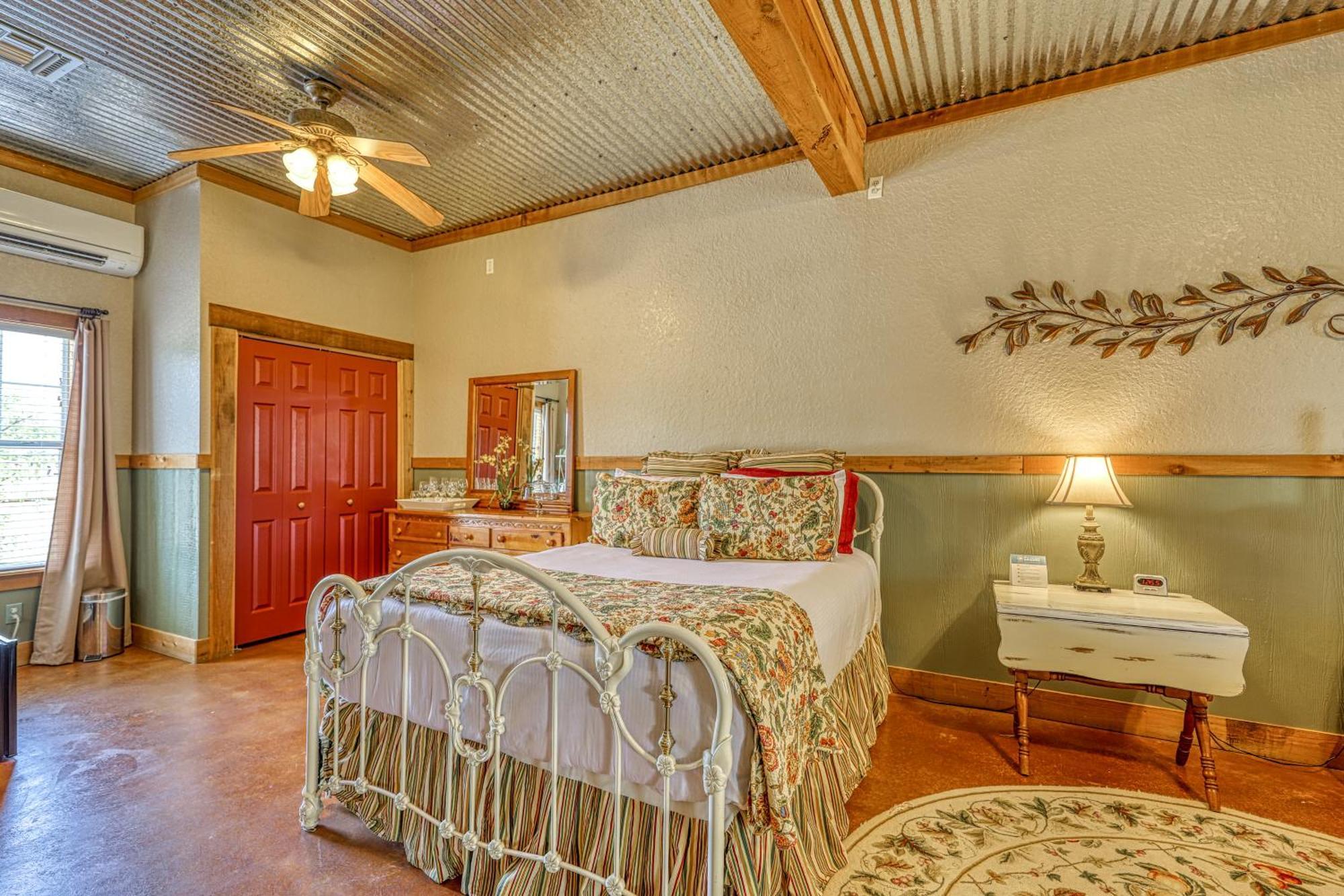 Historic Rocky Hill Apartment Fredericksburg Room photo