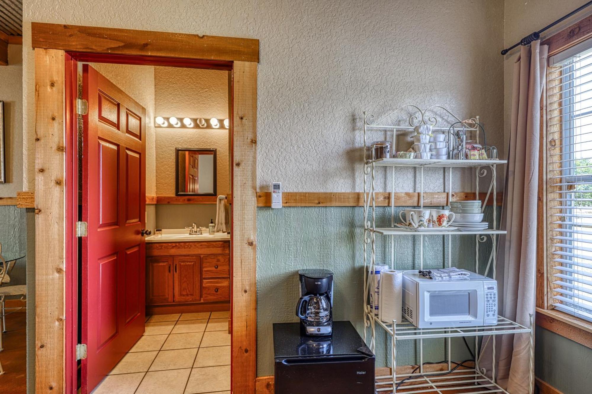 Historic Rocky Hill Apartment Fredericksburg Room photo