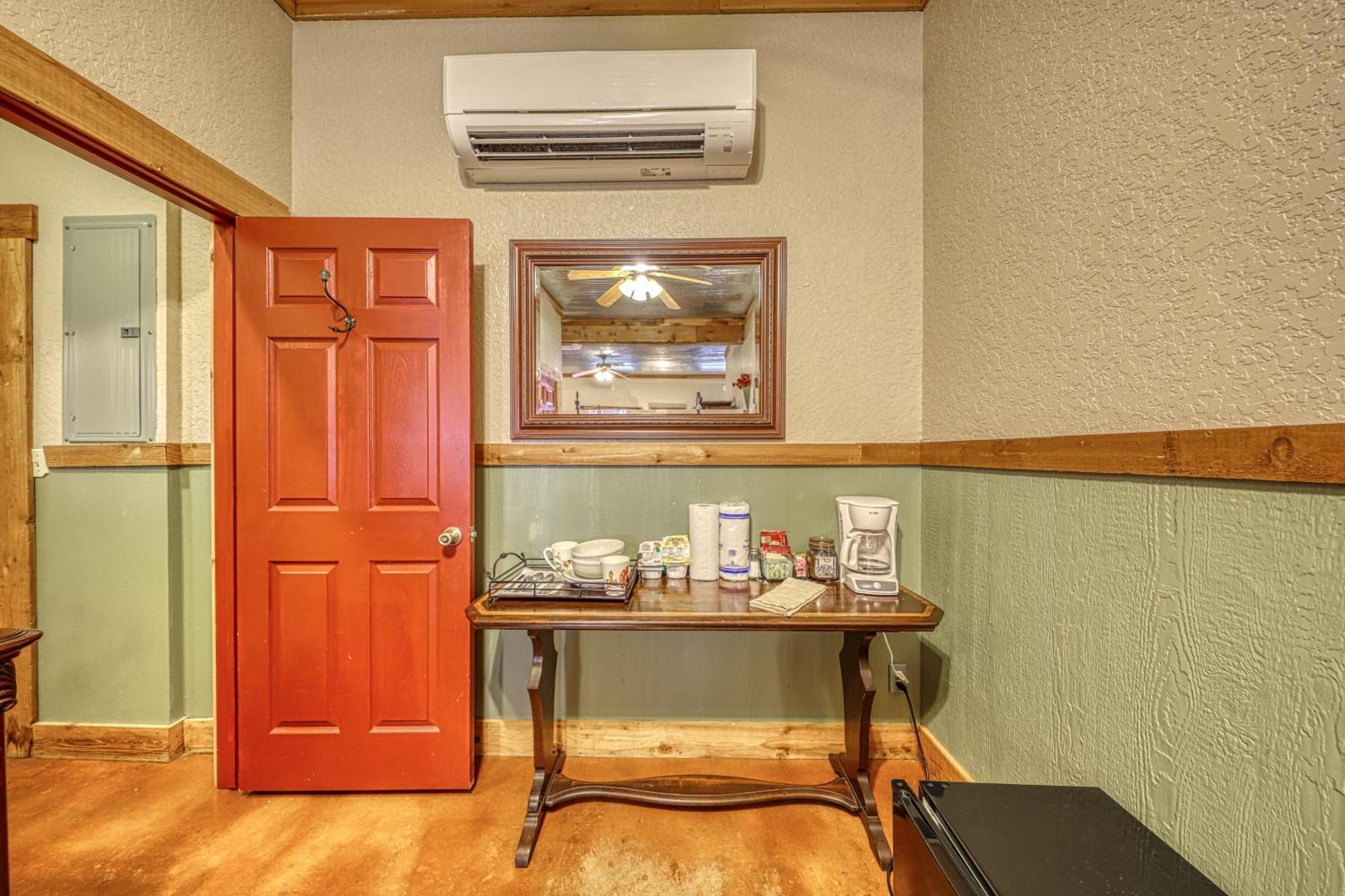 Historic Rocky Hill Apartment Fredericksburg Room photo