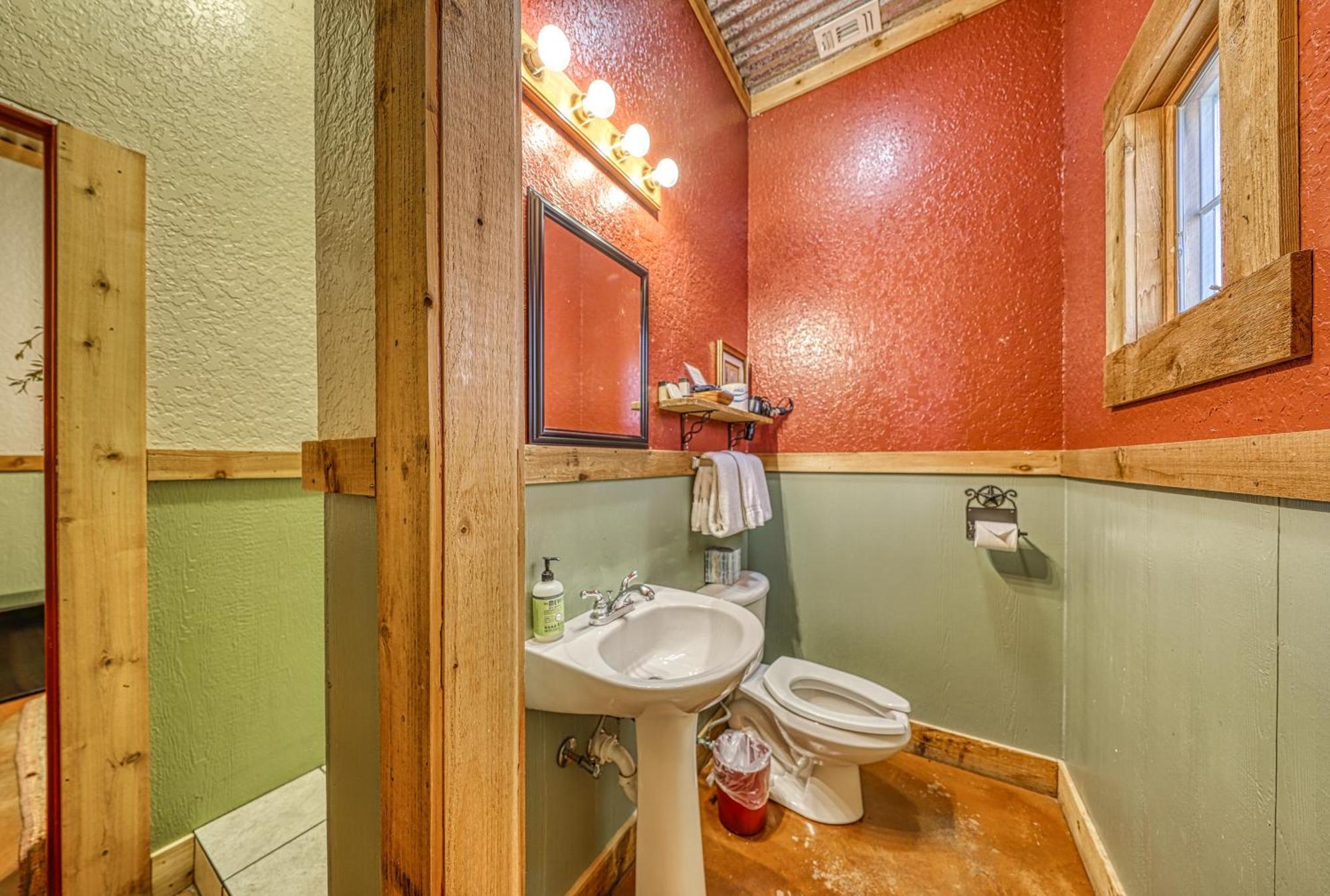 Historic Rocky Hill Apartment Fredericksburg Room photo