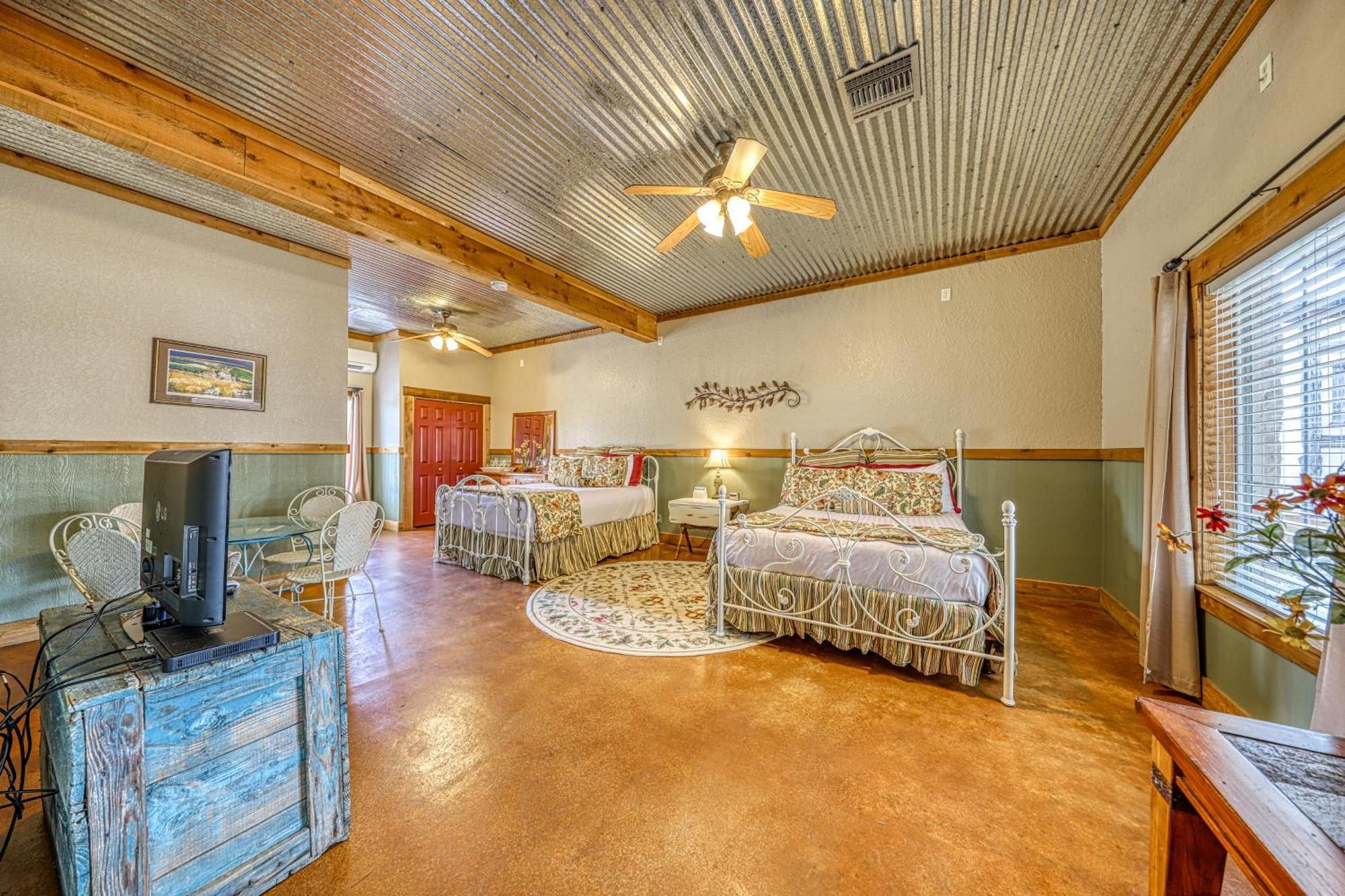 Historic Rocky Hill Apartment Fredericksburg Room photo