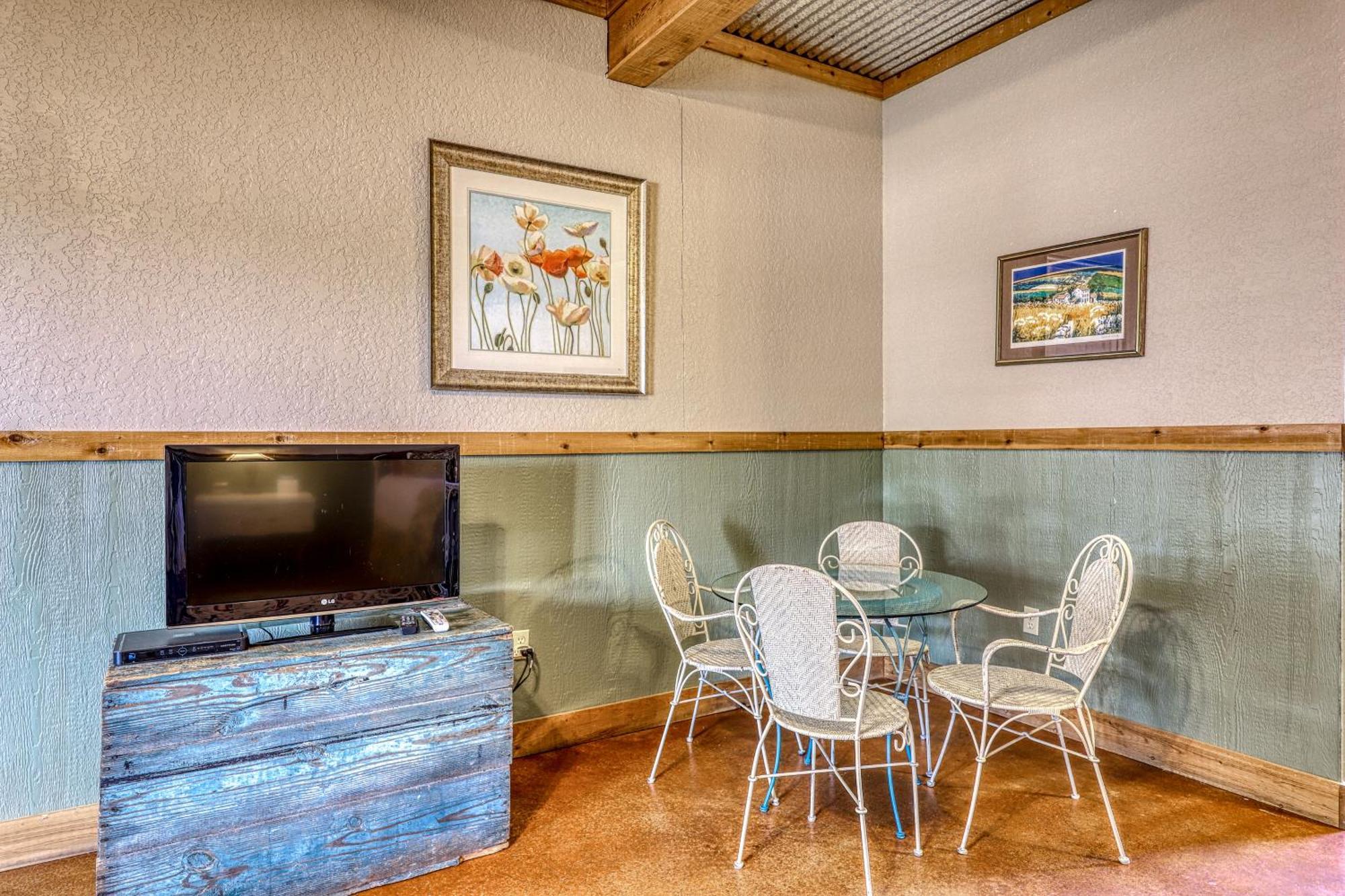 Historic Rocky Hill Apartment Fredericksburg Room photo