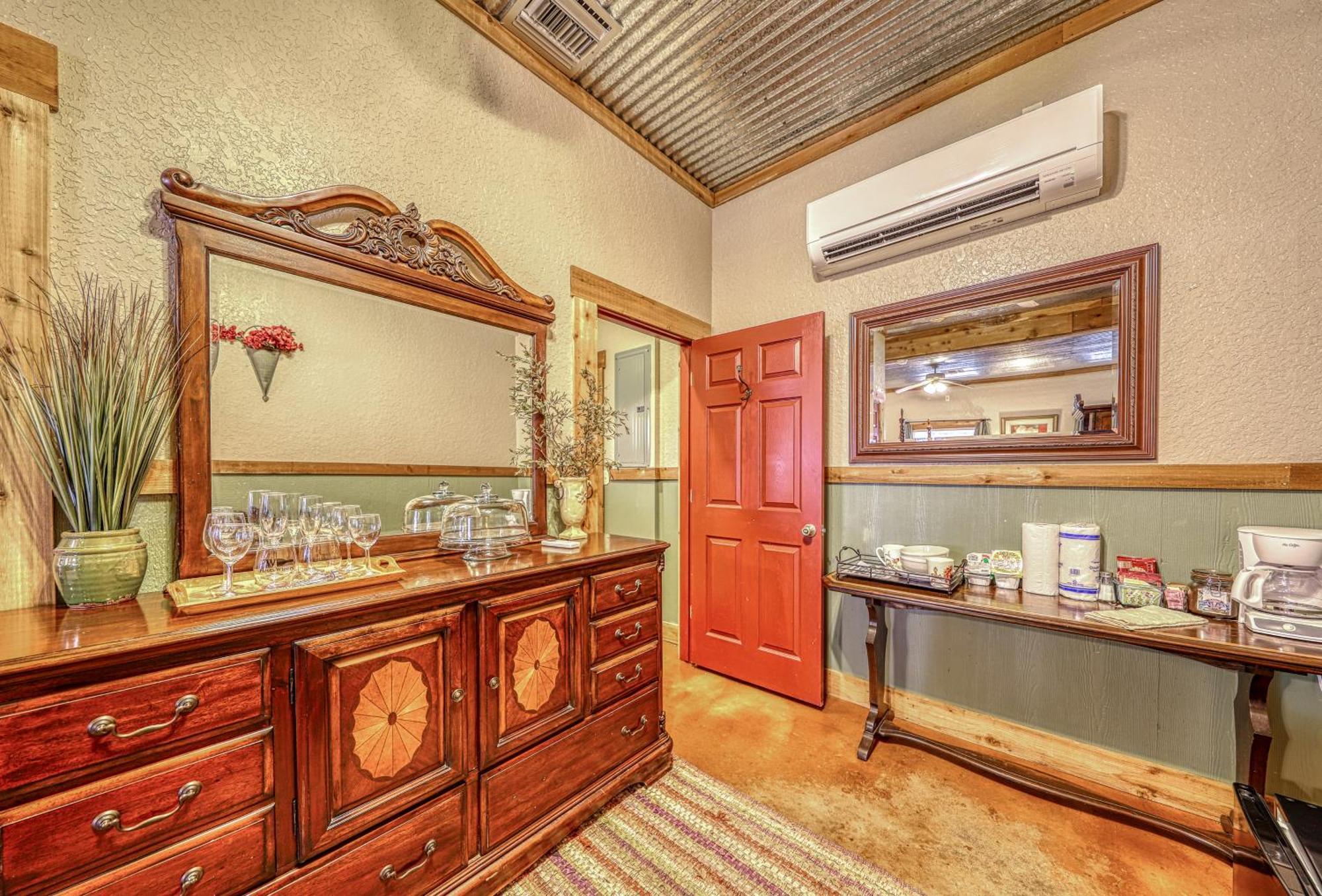Historic Rocky Hill Apartment Fredericksburg Room photo
